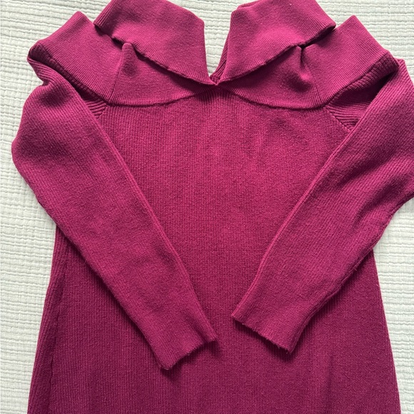 Ruby Ribbon Cold Shoulder sweater - Picture 3 of 3